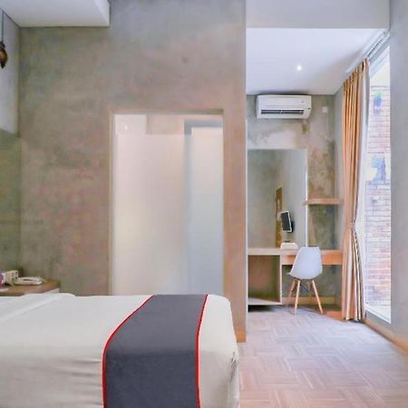 ホテル Collection O 31 The Batik Bed And Coffee バンドゥン エクステリア 写真